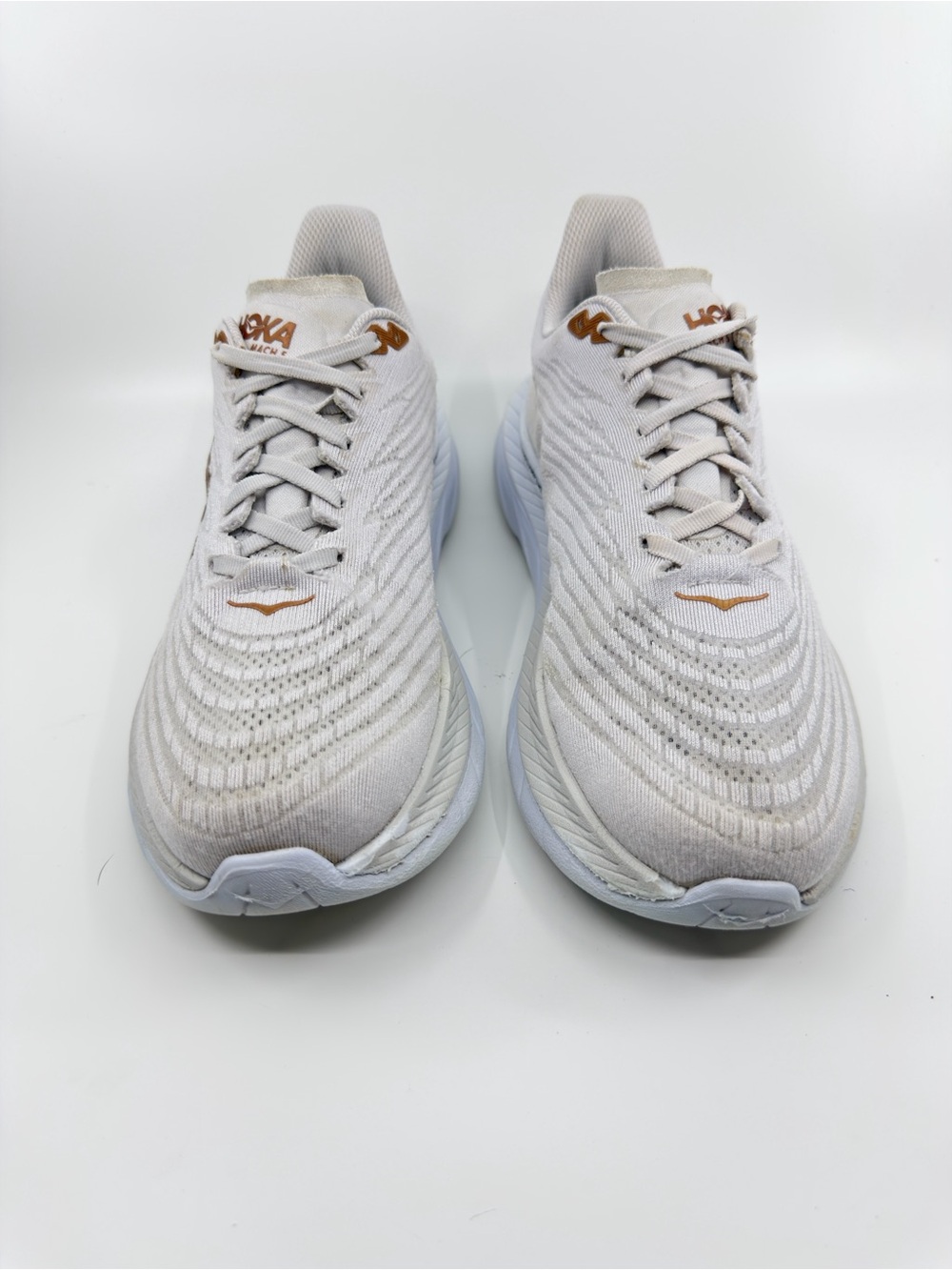 Hoka Mach 5 running shoes in the white and copper colorway, SZ 9 - Picture 2 of 9